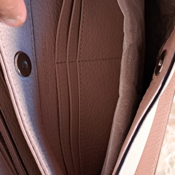 Michael Kors NWTs Bedford Crossbody NWTs - Picture 16 of 17